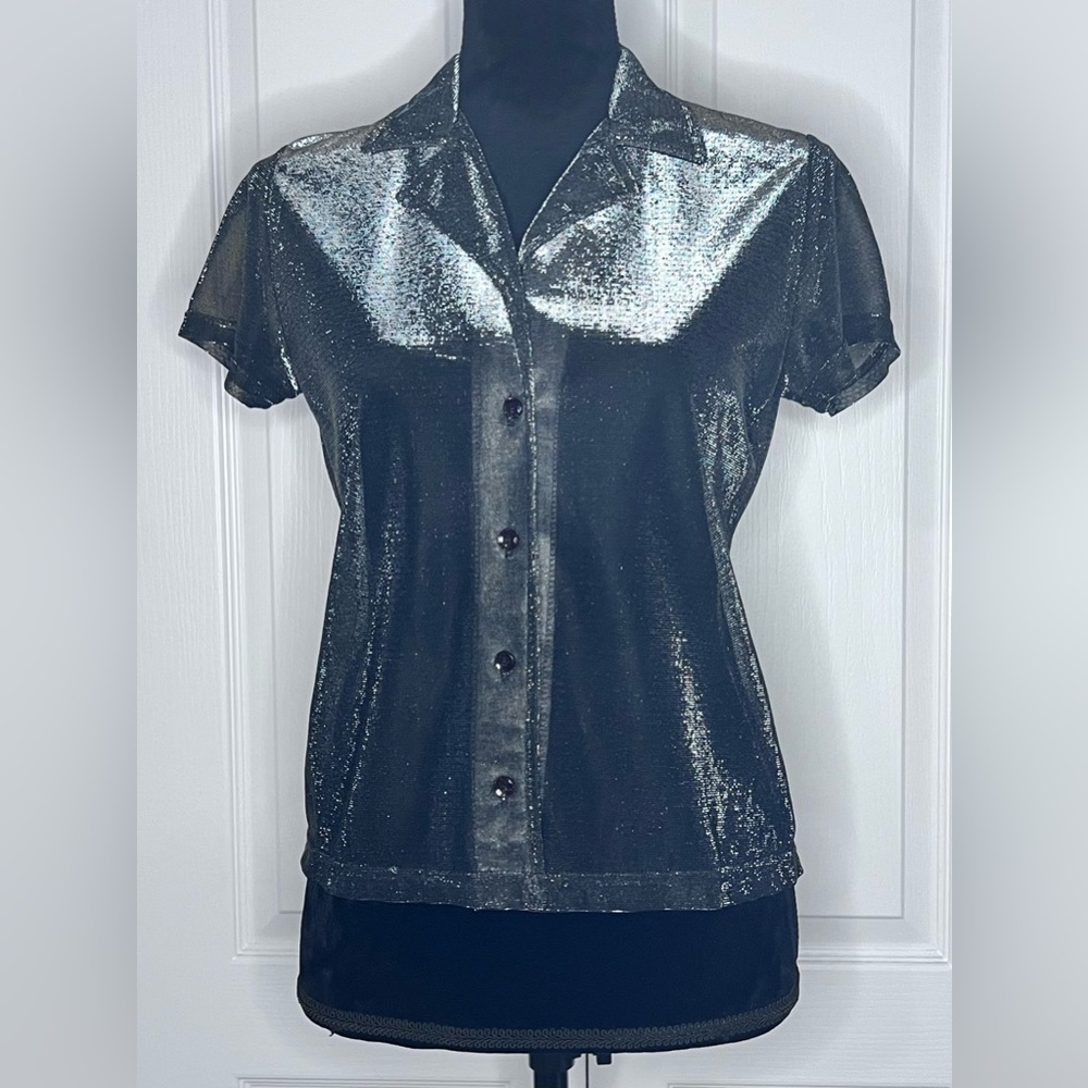 Junior’s Twist Vintage Metallic Silver Button-Up Short Sleeve Top Sz M
